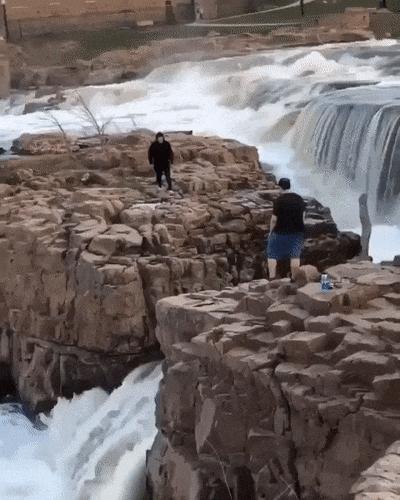 搞笑gif姑娘你也太强大了,搞笑gif开心一刻妹子的眼神