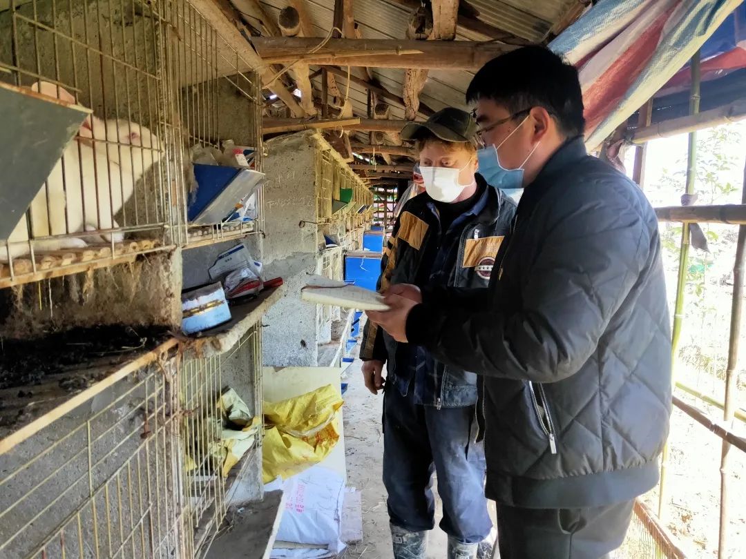 防疫不松懈坚守岗位,防疫不放松