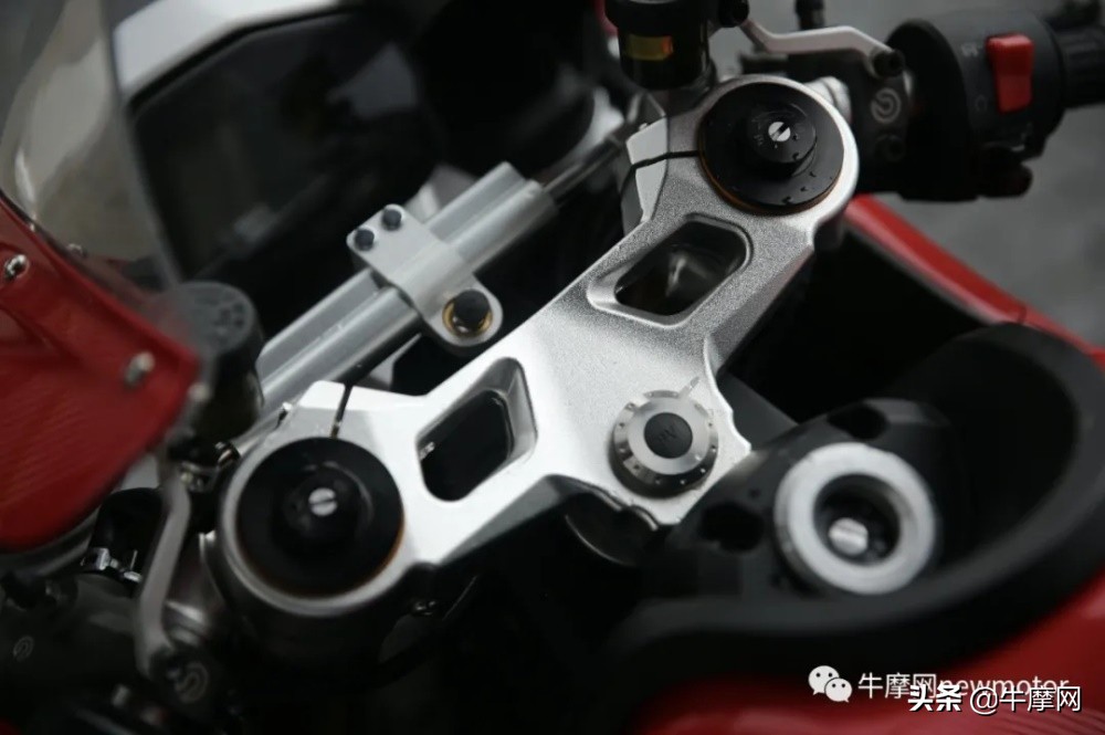 29990元起隆鑫500双缸平台跑车摩枭500RR上市