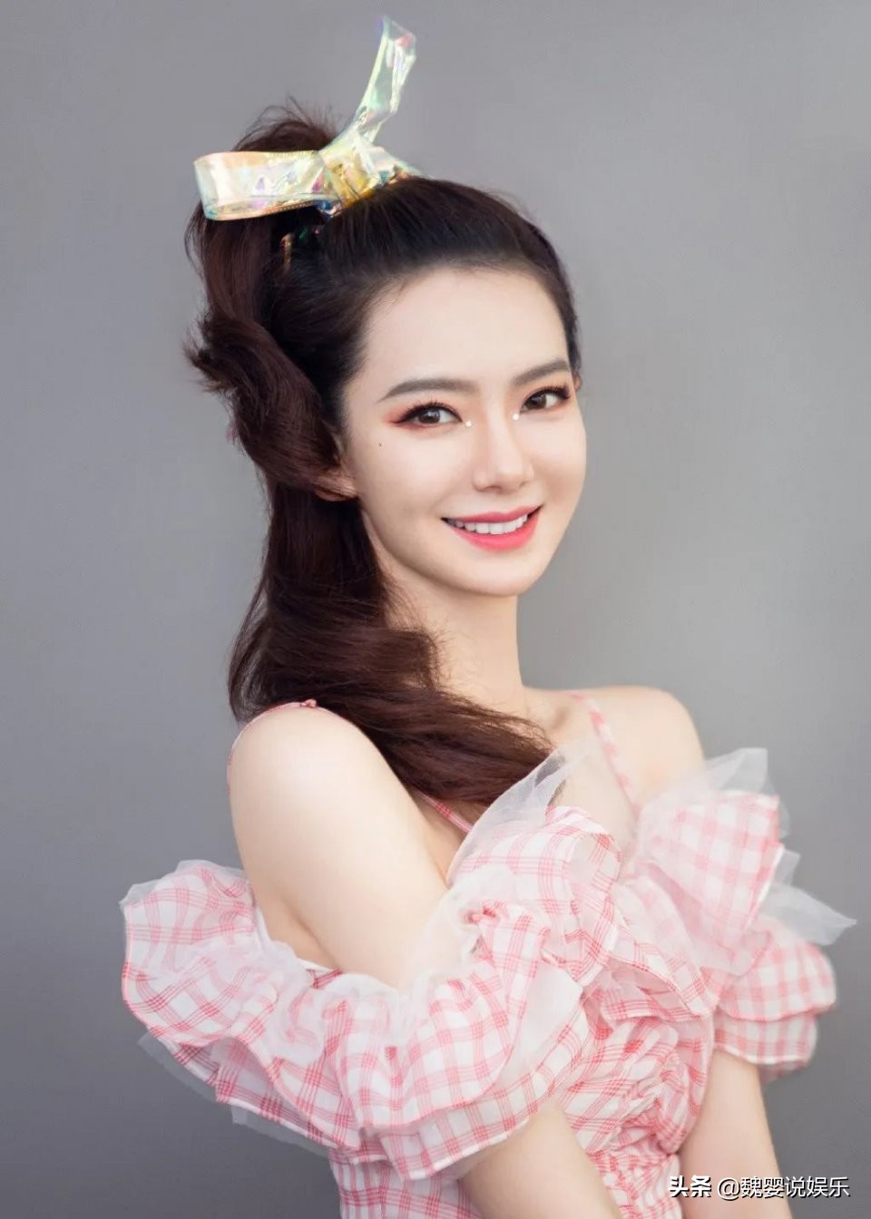 讲真的｜戚薇钟楚曦跳槽做美妆博主，你看谁更行？