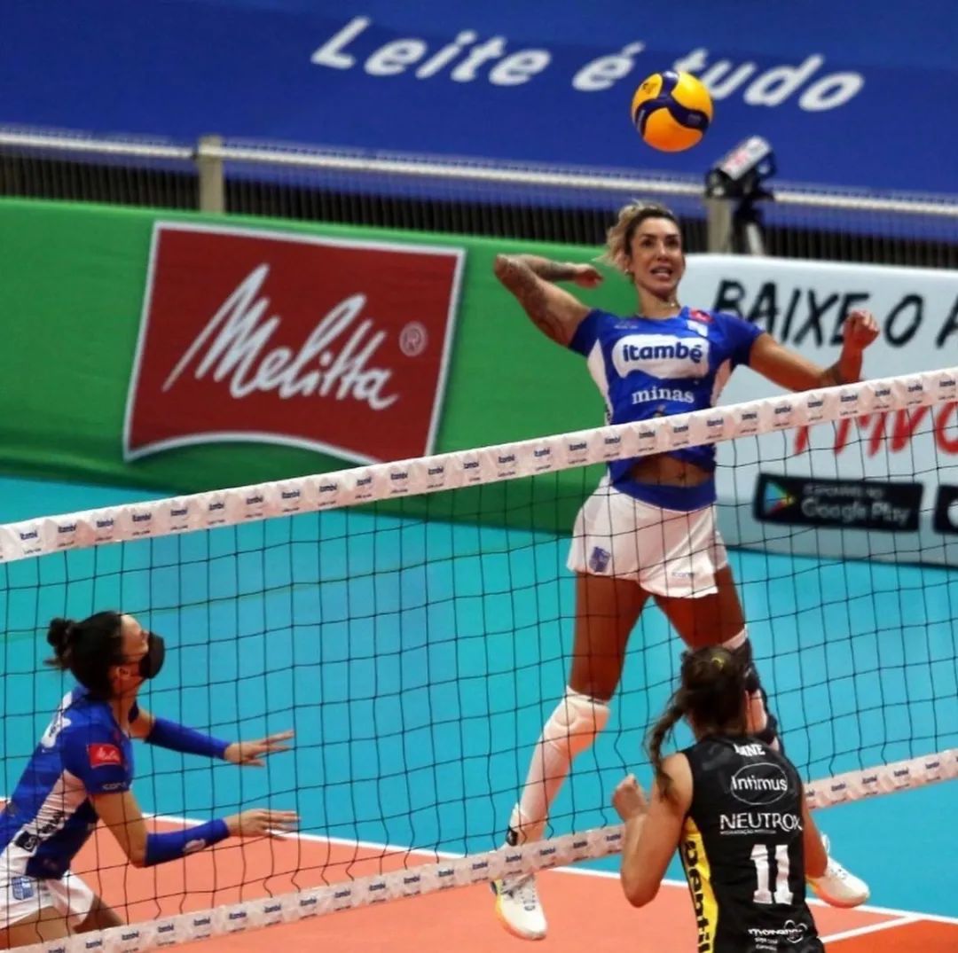 海滩俱乐部力夺超级杯冠军；“铁锤”格罗泽助球队爆冷取胜