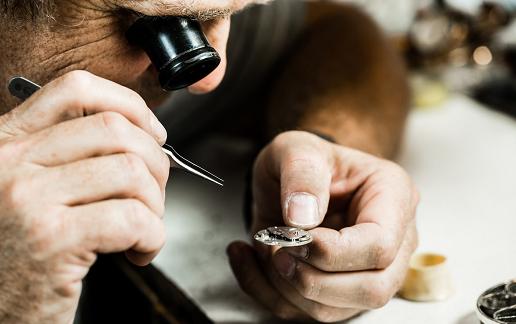 从修车到亿万富豪,从修车工逆袭