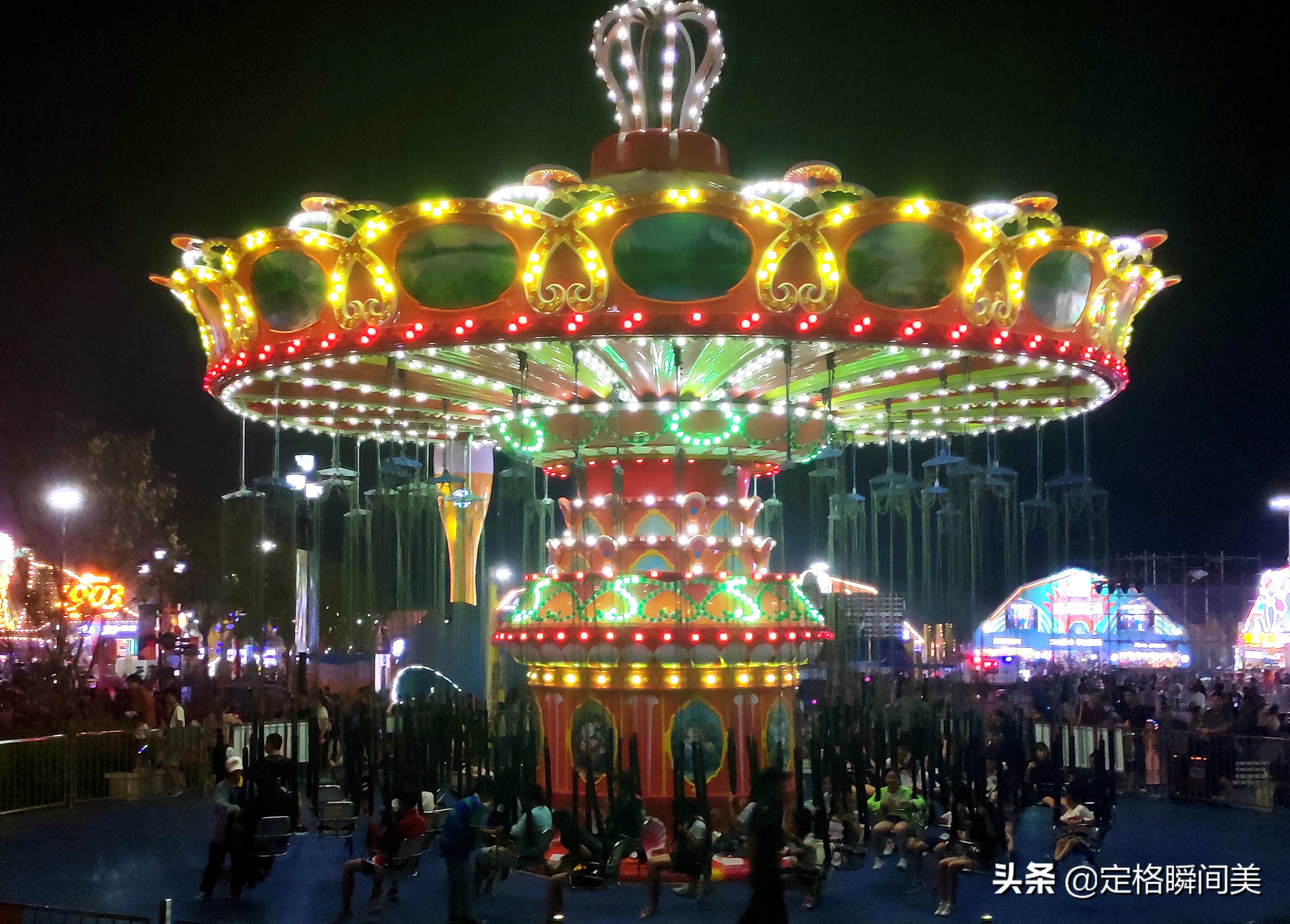 小生意赚大钱，晚上顾客排长队，一月的收入比你一年挣得都多