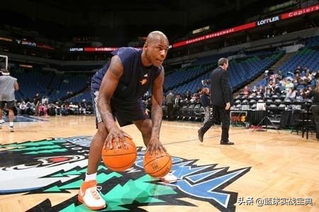 运球突破怎么不容易被断,运球很容易被人断怎么调整