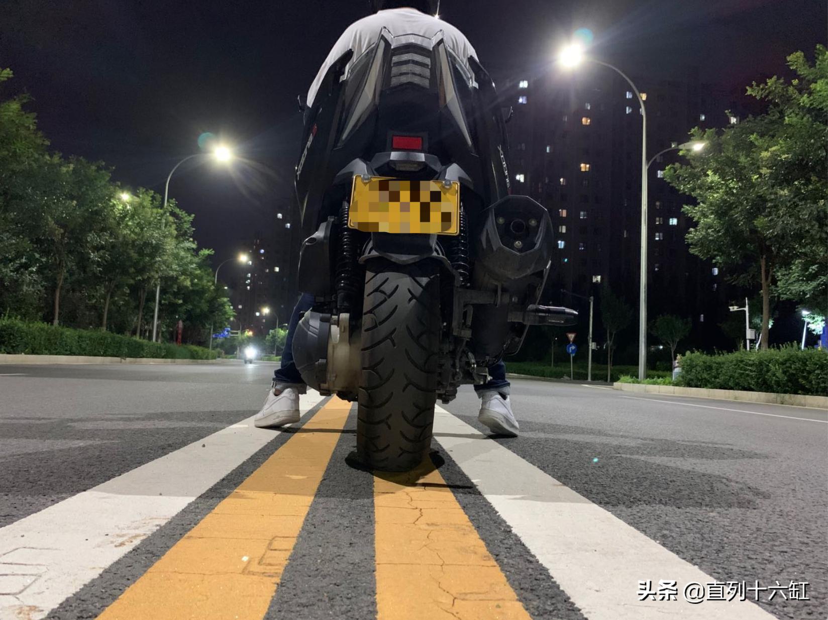 多花1.2万多100公里纯电续航划算吗,光阳进口赛艇s400国外测试