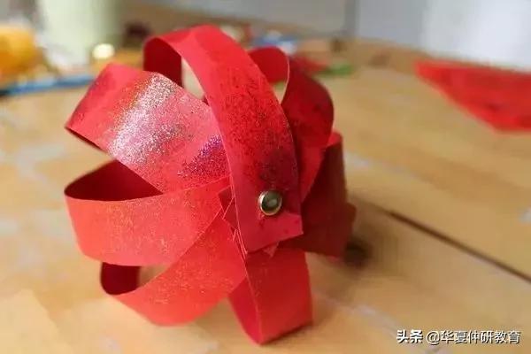 幼儿园元旦手工制作：鞭炮灯笼卡纸舞龙