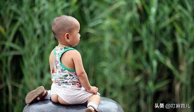 婴儿最快穿裤子的方法,婴儿快速穿裤子方法