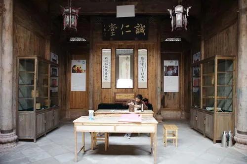 富看厨房穷看厅堂装修,穷看客厅富看厨房什么意思