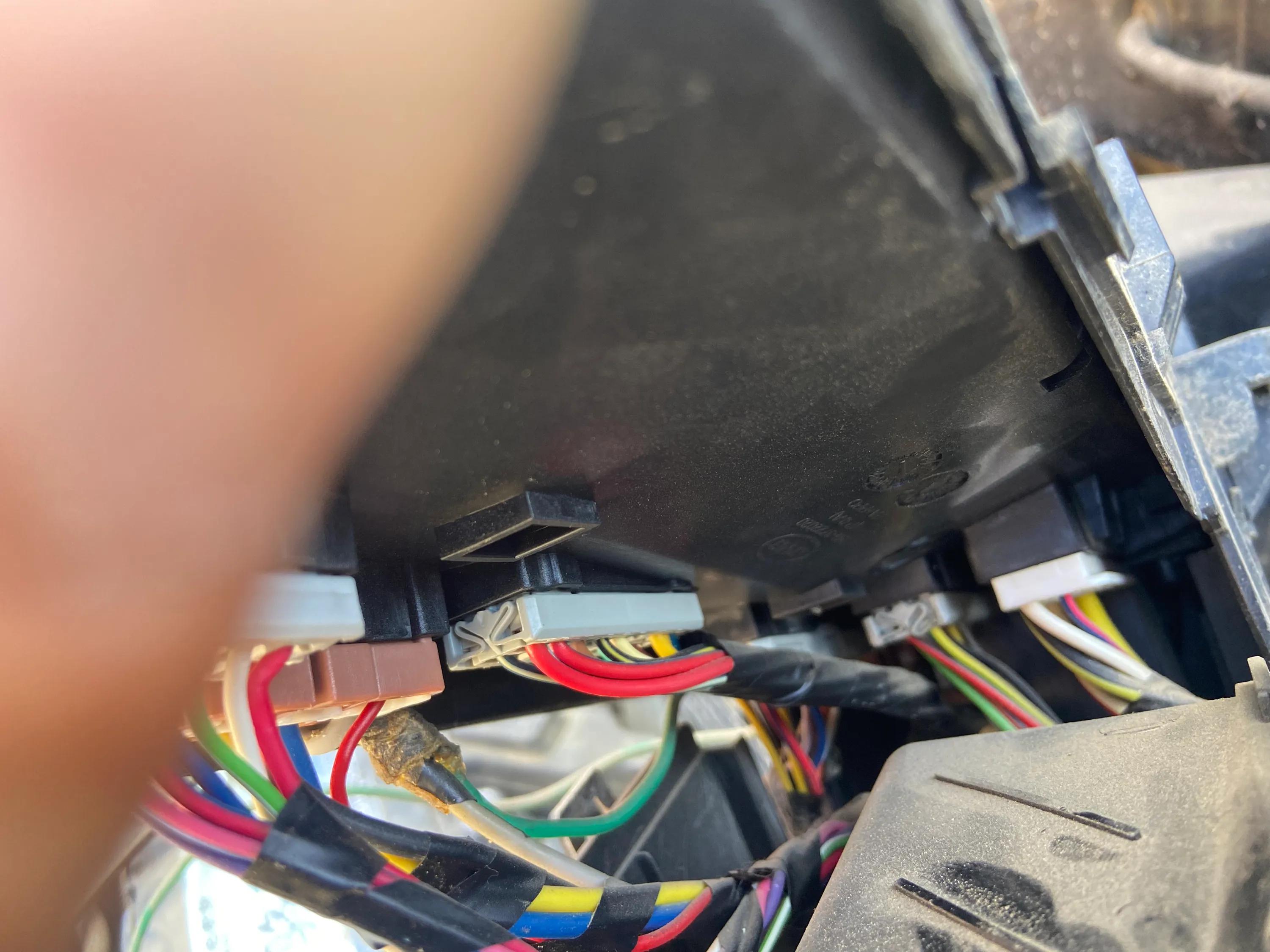 终于忍不住了，再次看到这几个字：未检测到钥匙，拿起了螺丝刀