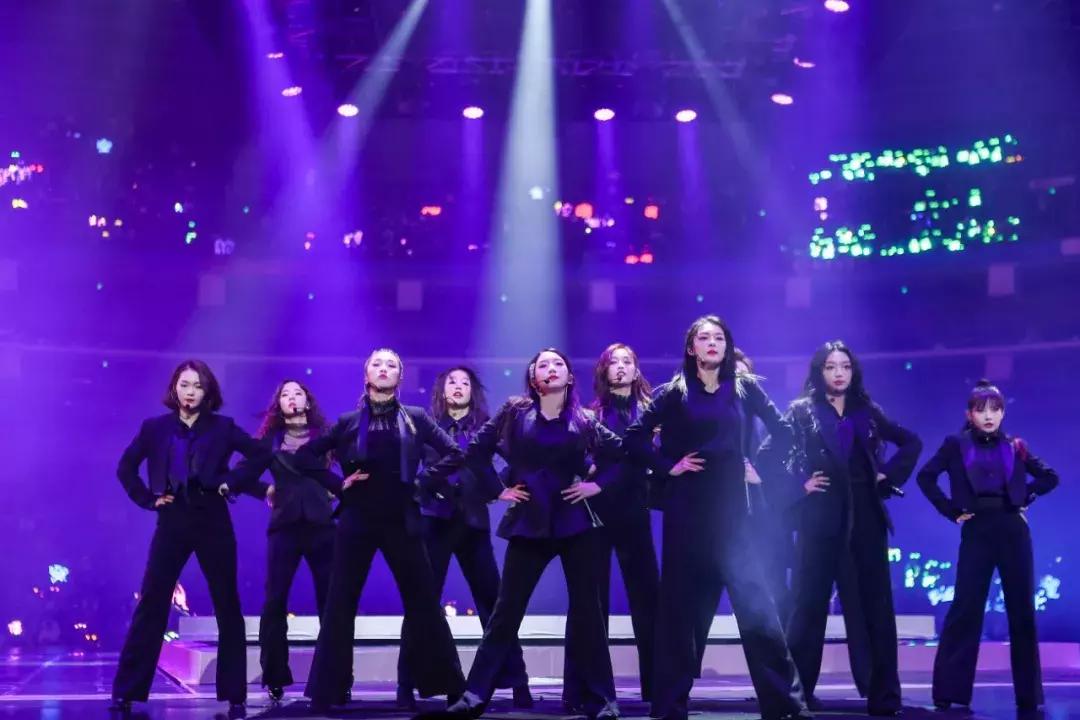 火箭少女炸裂舞台,火箭少女出道夜首秀