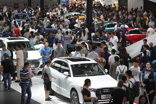 豪华品牌打响“价格战”，降价超6万元，为啥消费者仍不心动？