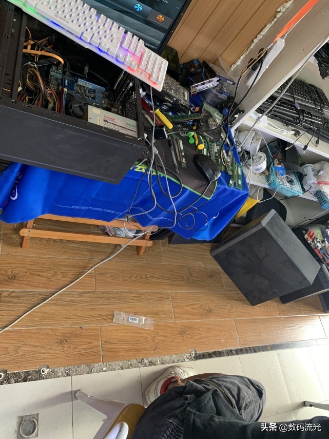 玩游戏突然关机主机内冒火花,玩电脑的奇怪现象