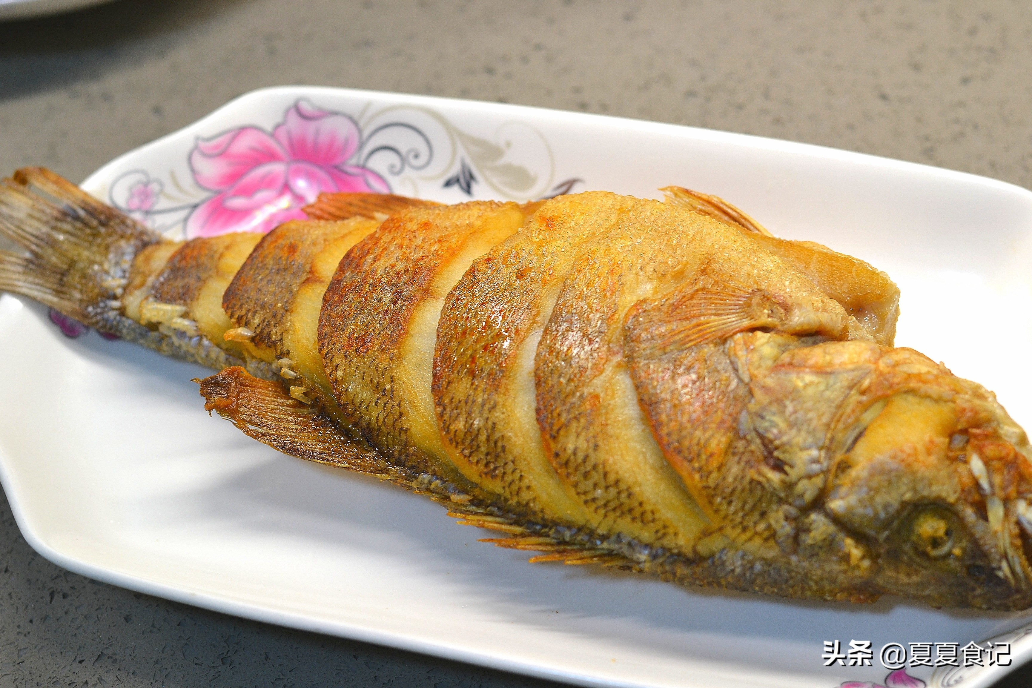 煎鱼不破皮，需掌握这3个小技巧，鱼不破皮，还焦香入味