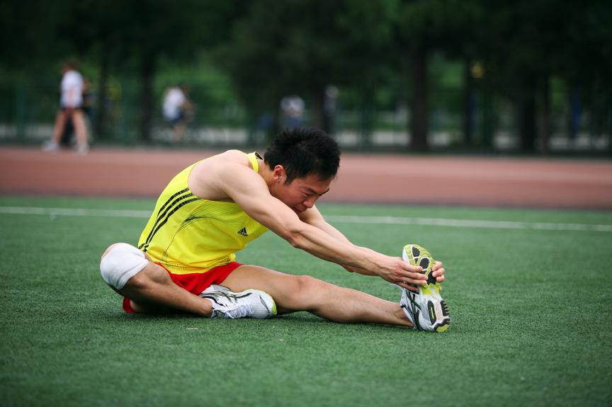 马拉松抽筋如何在行进中恢复,跑半程马拉松为什么总容易抽筋