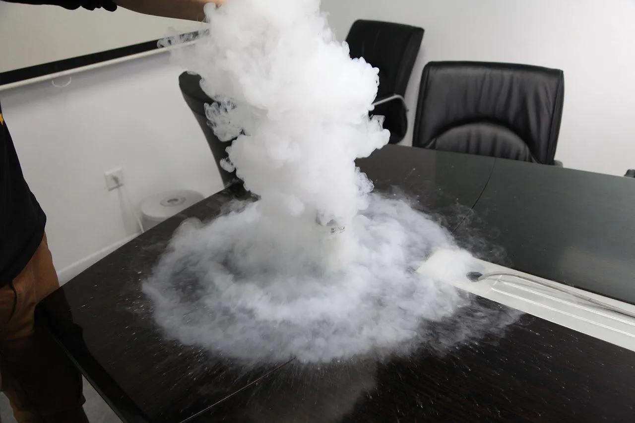 196%液氮,液氮喷到脸上什么感觉