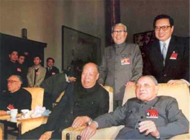 美国麻烦处理专家在中国碰了钉子，*小平邓**：干脆废约，撤军，断交