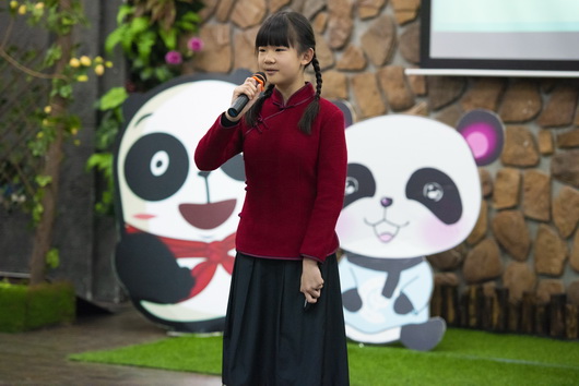 香江吐艳荆花瑞锦官情浓满园芳