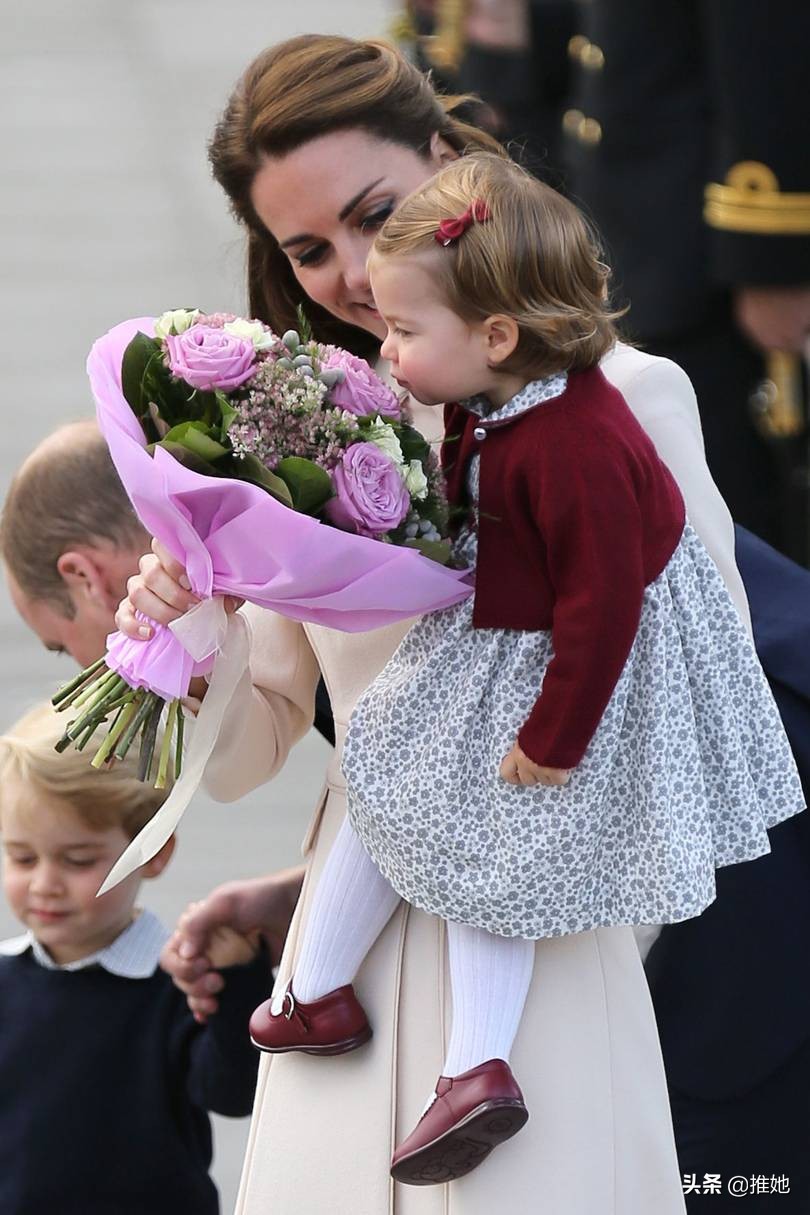我是夏洛特公主，6岁啦，看了我出生到现在的点滴，过节要开心哦