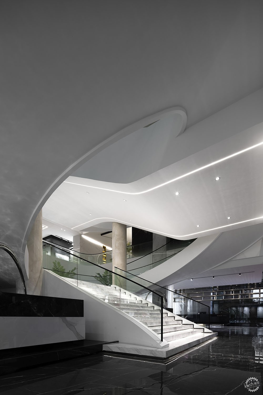 汇亚瓷砖展厅效果,汇亚陶瓷生产基地