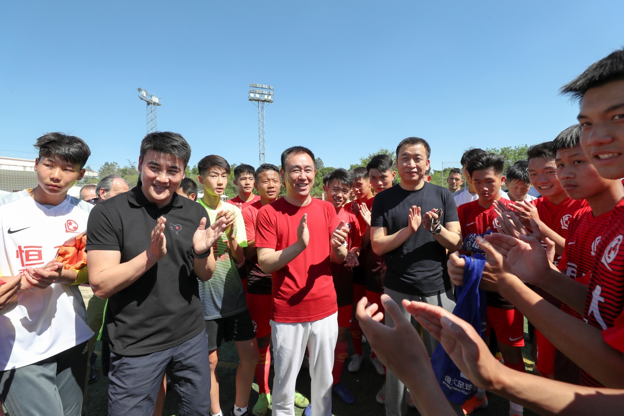 许家印谈恒大足球,许家印马德里探球