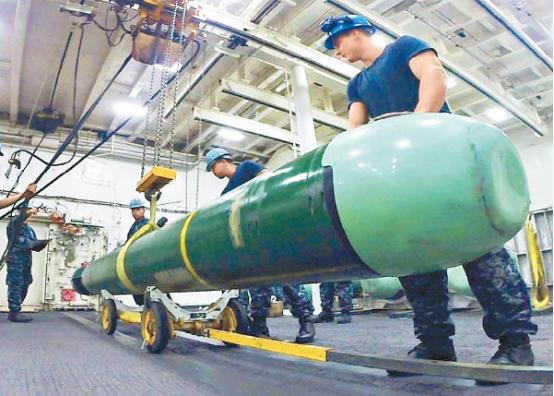 台湾8艘潜艇就能摧毁大陆一支舰队！美国记者的玩笑，开大了