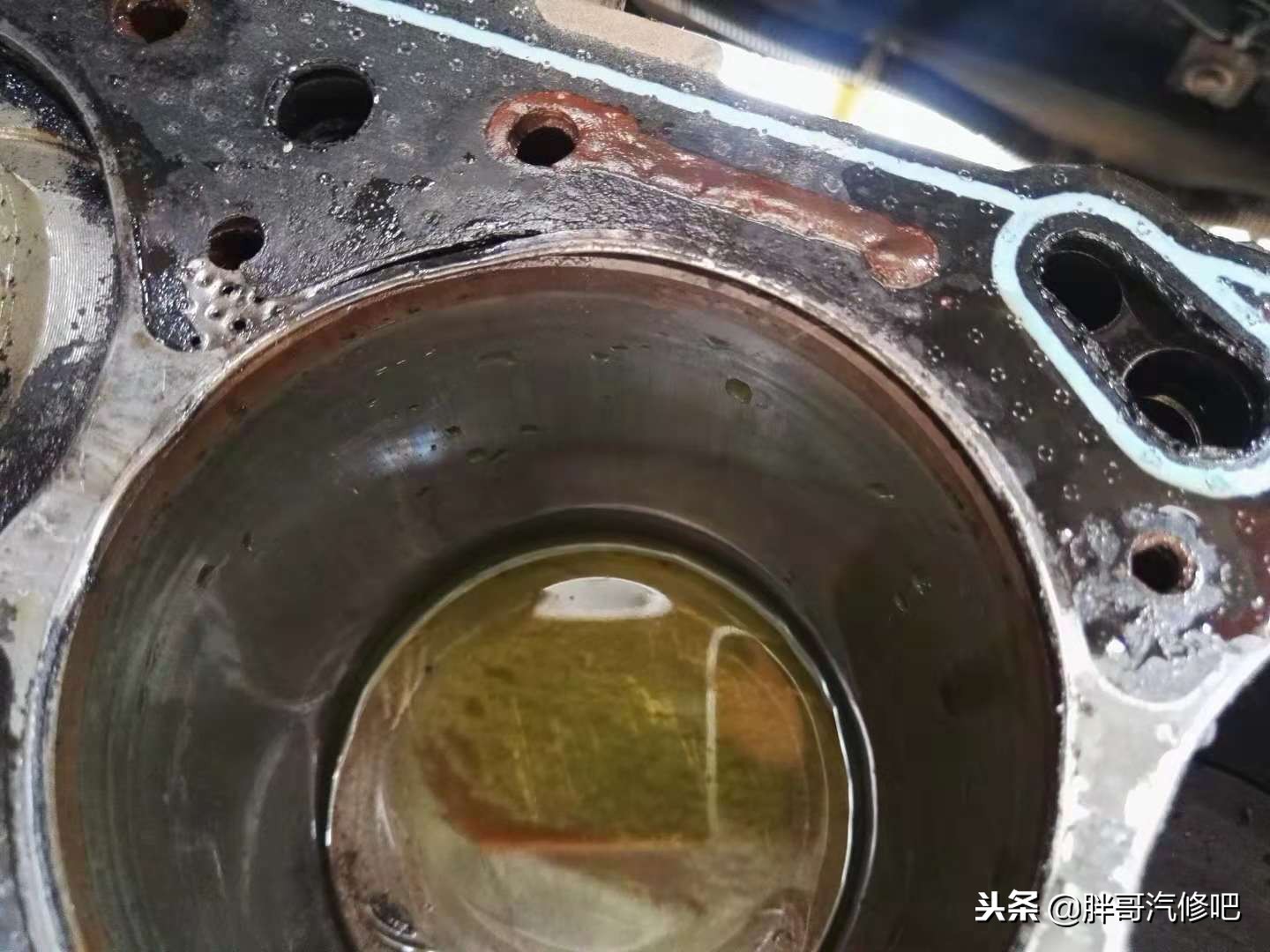 发动机高温后缸压不足,发动机高温缸垫呲了有什么现象