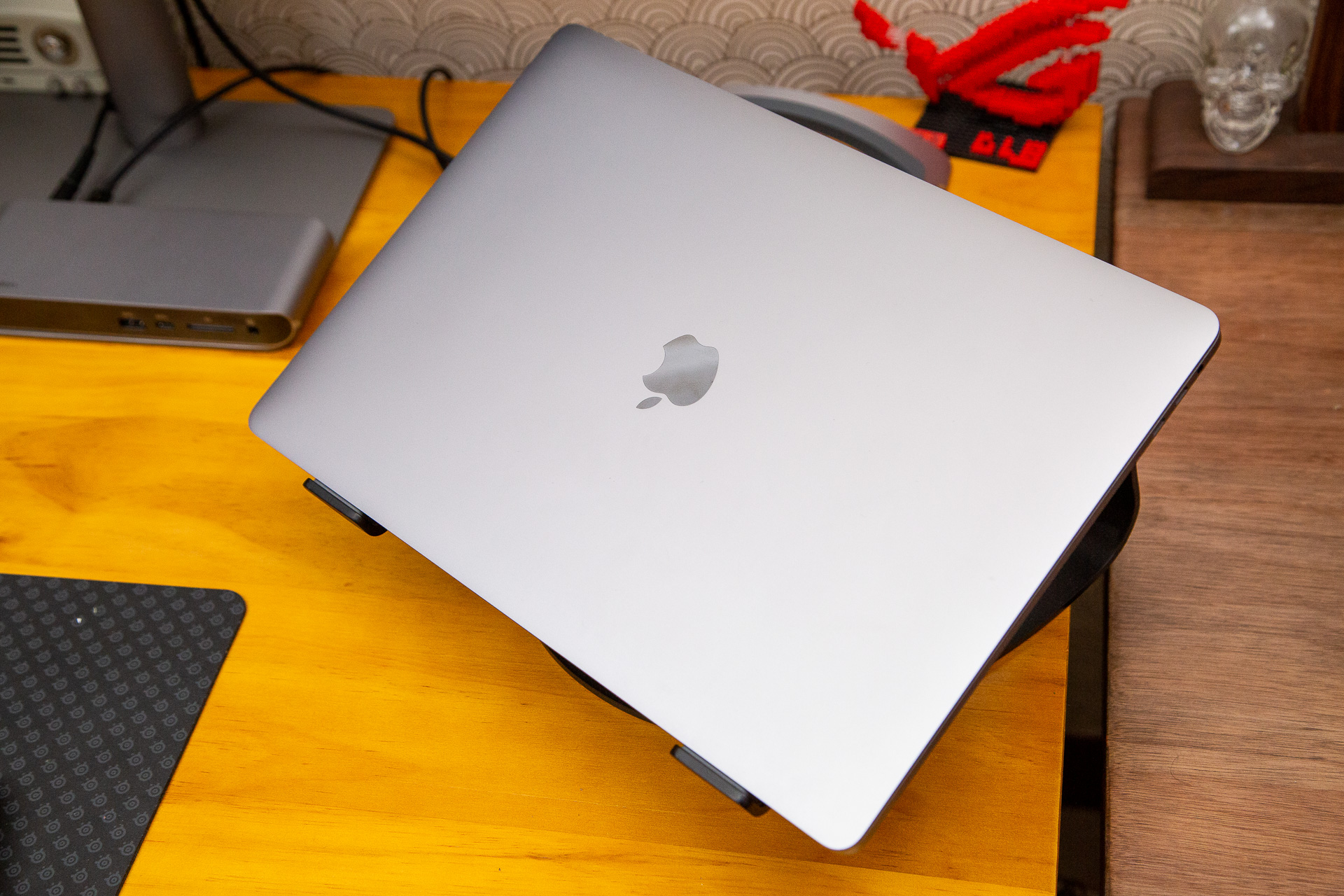 书房桌面价值5W？我的Mac桌面分享