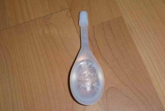 泰迪幼犬拉屎干怎么回事,一个月泰迪大便拉泥