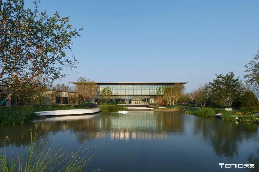 湖面之上的光影盒子——雅居乐·滨河雅郡/天友设计