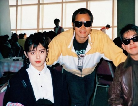 王祖贤惊艳高清修复版图片,ai修复的王祖贤老照片