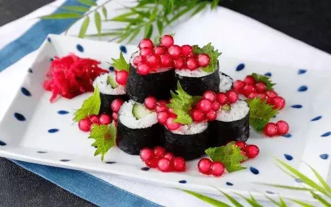 日本流行鼻孔塞珍珠自拍是什么梗？对不起，是我不懂时尚