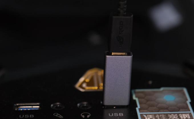 我给我老婆配了一台他们单位最好的电脑，让她再也没有理由划水