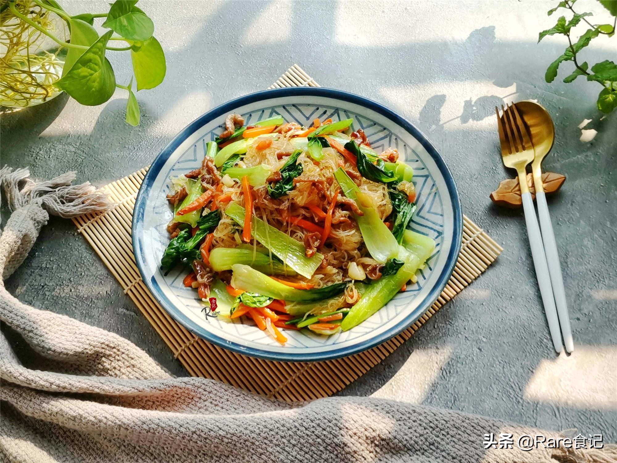 炒红薯粉丝的家常做法简单好吃,大厨怎样炒龙口粉丝简单又好吃