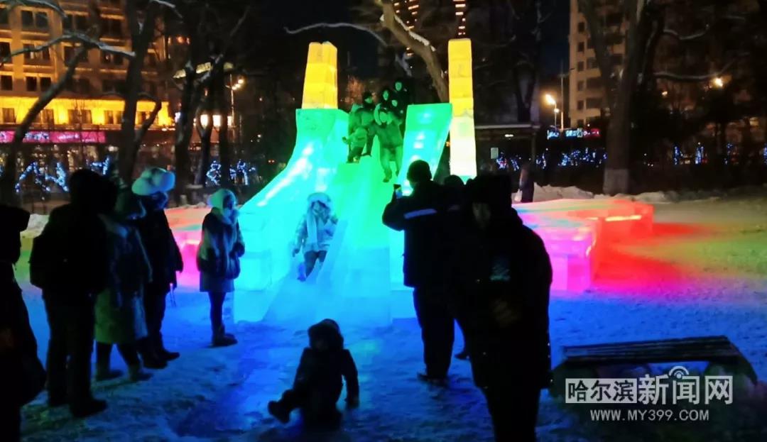 哈尔滨兆麟公园冰灯免费开放时间,哈尔滨第一届冰灯游园图片
