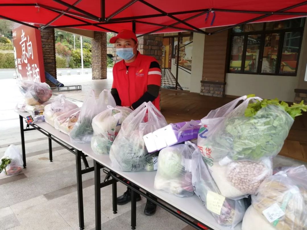 小区物业为业主服务,小区物业人员辛苦了