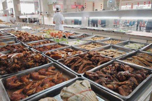 我国顶尖大学,清华的食堂和宿舍是啥样子的,果然也是一流的水平