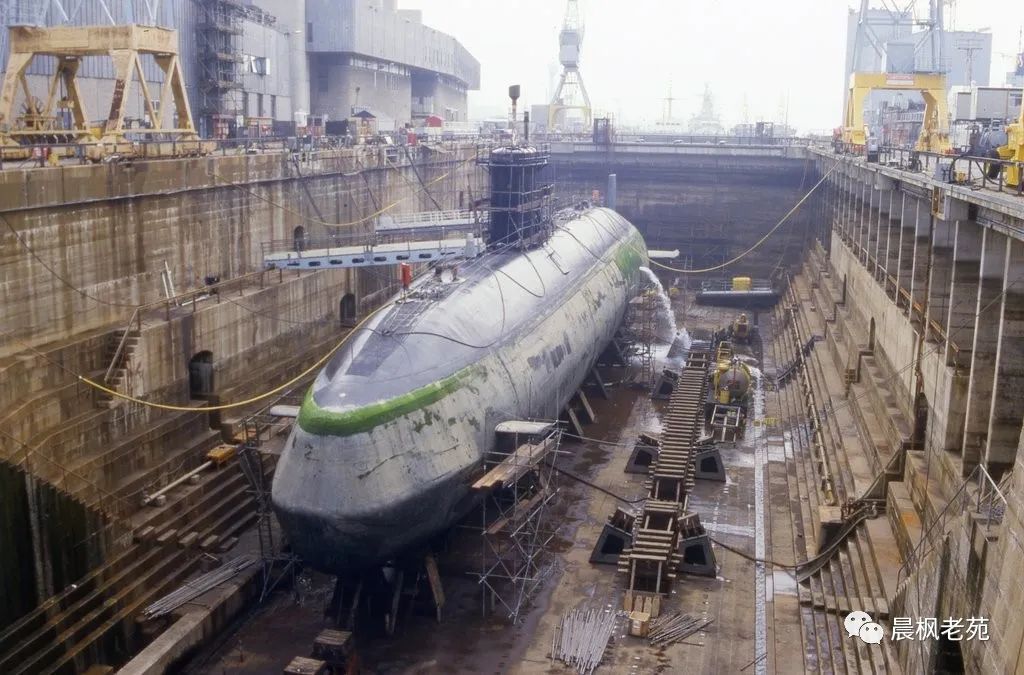 苍龙级潜艇指挥塔高度,潜艇指挥塔内部