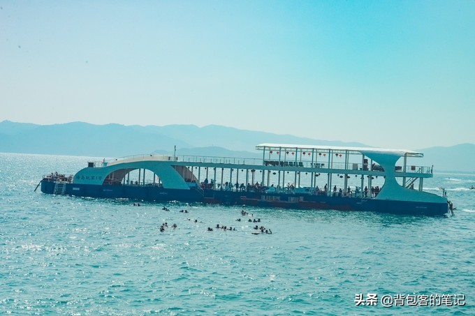 进出景区排队3个小时,岛上物价高上天,这的游客还是多的挤破头