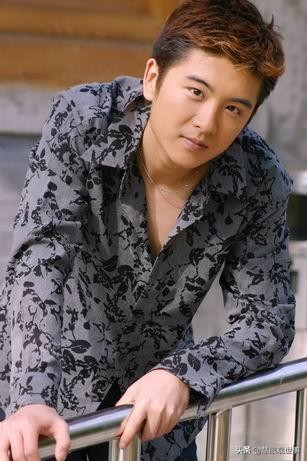 《侯海洋基层风云》中战斗的友谊:赵海和李酸酸串连