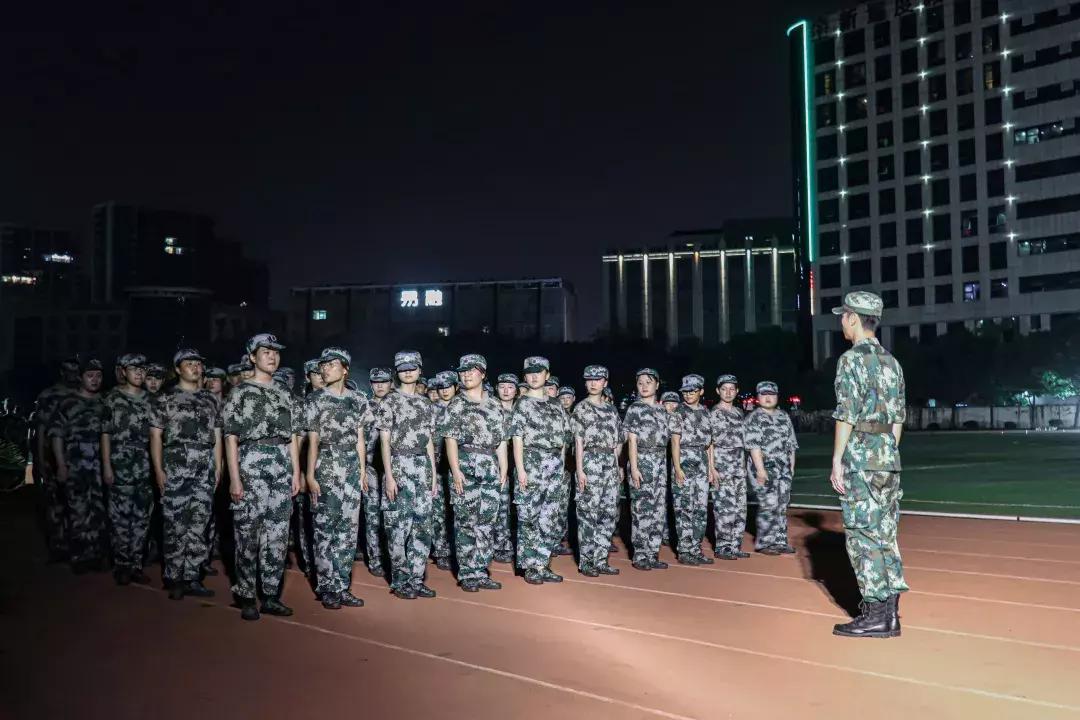 你跟你室友关系怎么样,你和室友相处得怎么样的英语