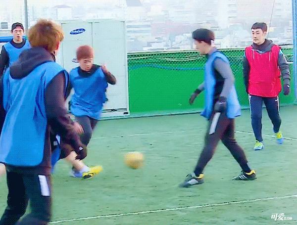 金俊勉金珉锡cp吃醋,金珉锡和金俊勉名场面