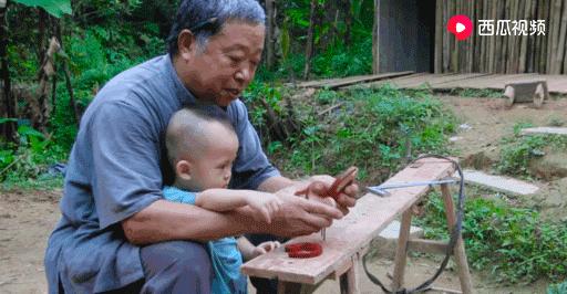 阿木爷爷在国外有多火完整视频,你认为阿木爷爷的视频为什么走红