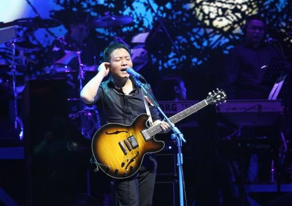 “歌神”许巍：曾因抑郁症险些自杀，如今年过半百，却回归为少年