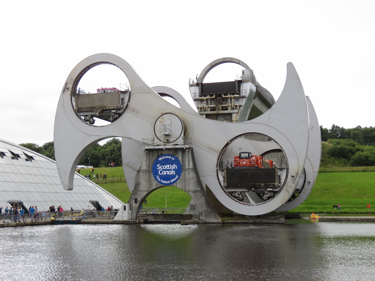 专为货船设计的大型充气翼帆,为轮船打造摩天轮