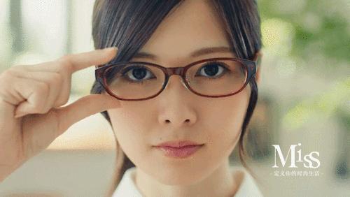 戴眼镜显眼睛小怎么化妆,戴眼镜又凸眼怎么化妆