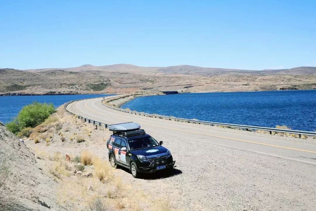 他一人一车环游五大洲，遭连环抢劫，却看见最美的风景