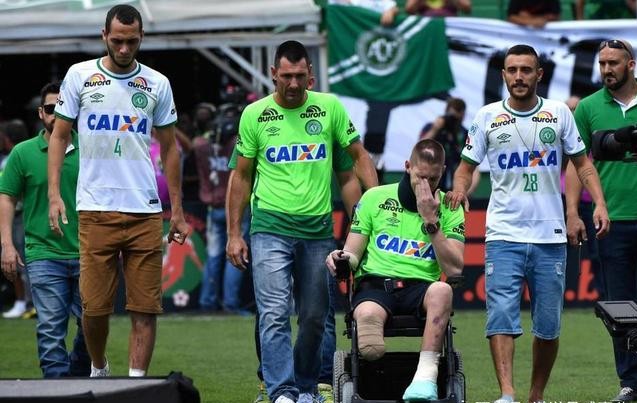 足球科比因坠机去世,科比坠机死亡之谜