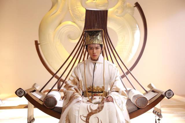 才华卓越入皇位,生性暴躁图享受!不顾父辈反对,奸母淫妹生5娃