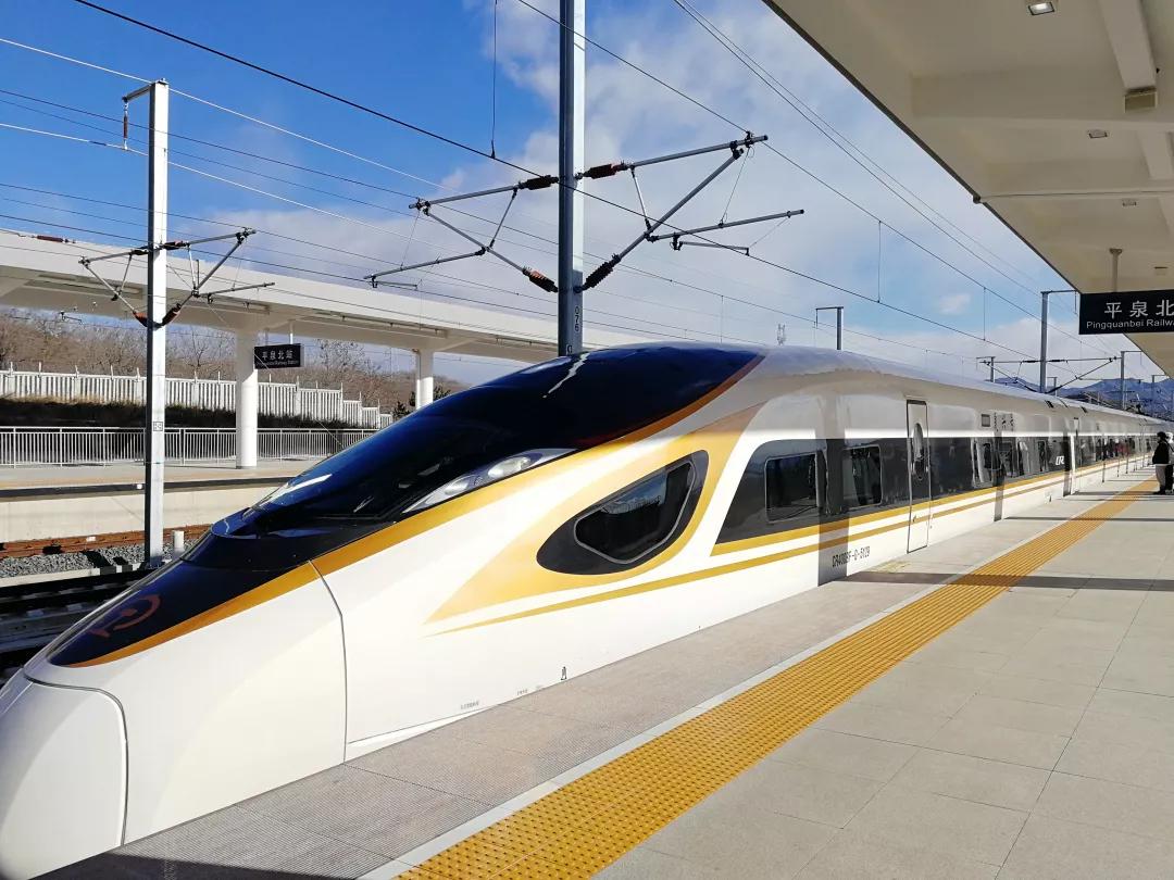 高铁列车视频和谐号vs复兴号,高铁和谐号和复兴号交会的视频