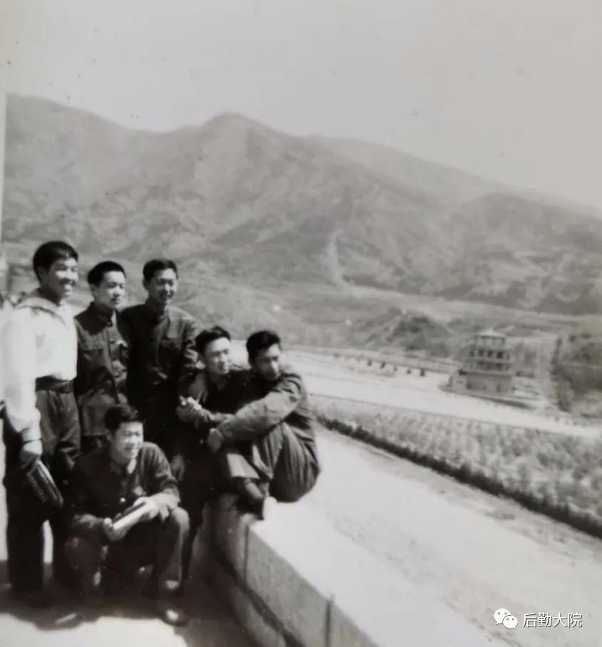 燕山脚下军校里的年轻人